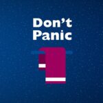 "Towel Day - Dont Panic - Douglas Adams - The Hitchhikers Guide to the Galaxy" di Alan O'Rourke concesso con licenza CC BY 2.0.